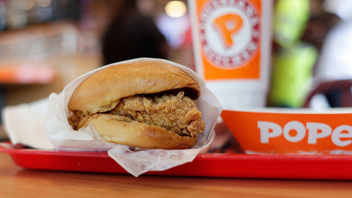 Man Is Stabbed Over Popeyes Chicken Sandwich