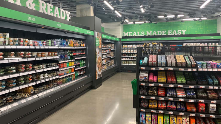 Amazon Opens Its First Cashierless Grocery Store