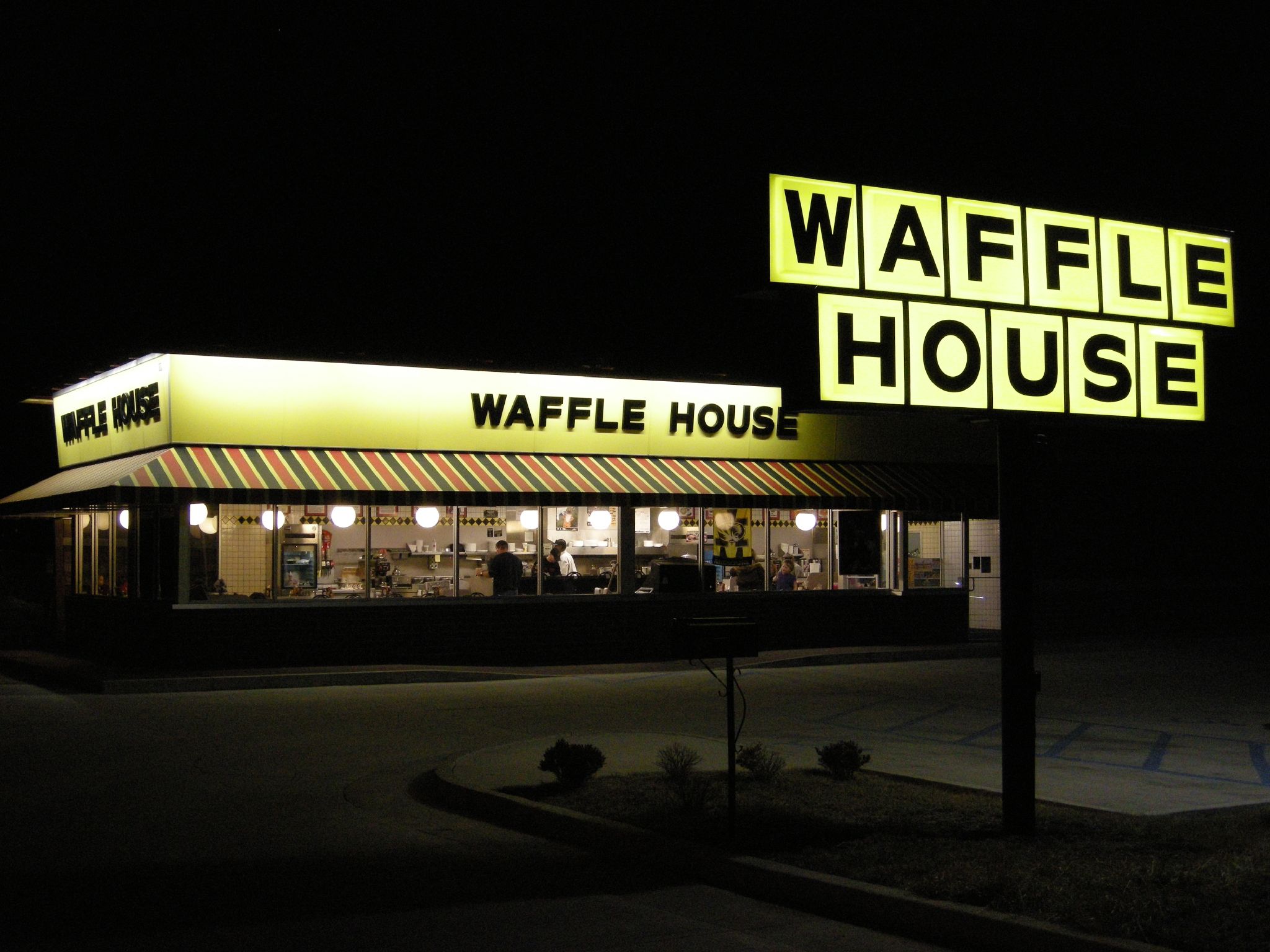 Waffle House Is Closing Over 400 Stores