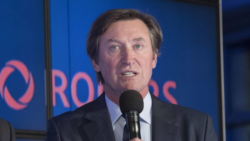 Wayne Gretzky Steps Away From Oilers