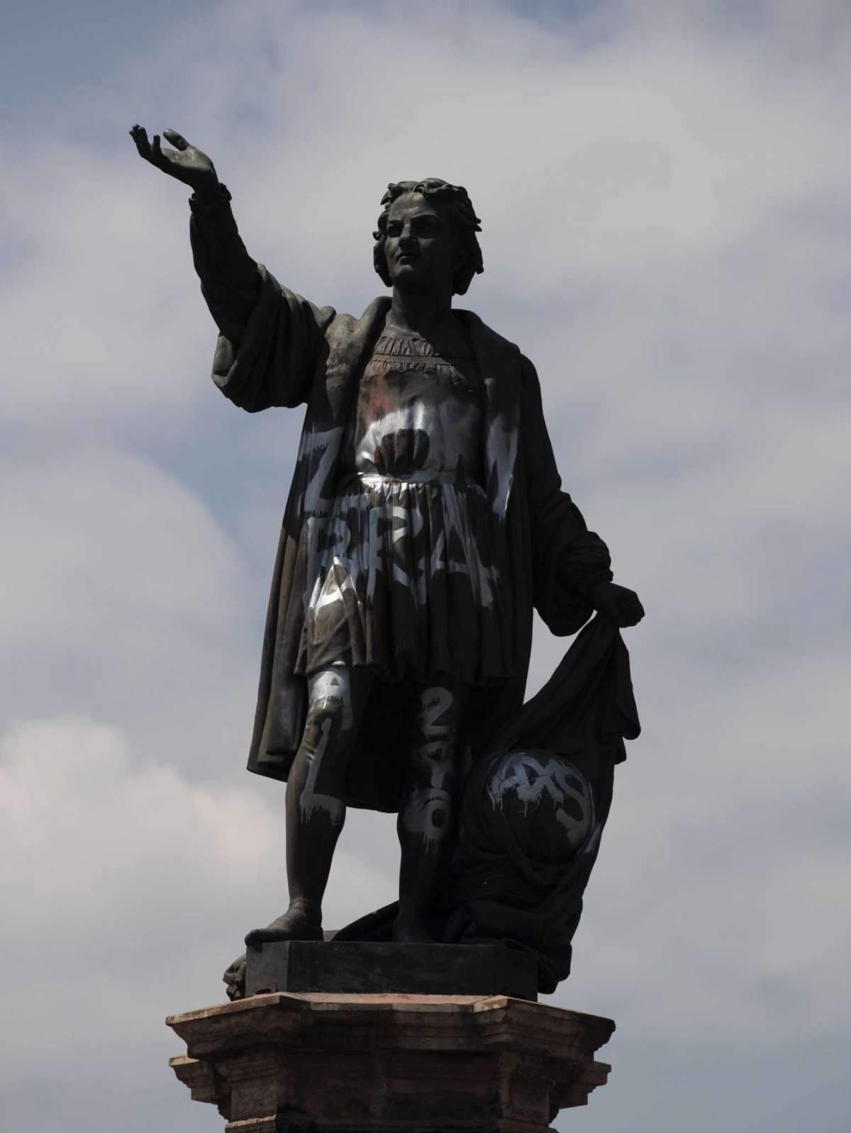 Christopher Columbus Statue To Be Removed In Mexcio City
